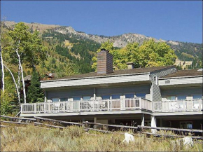 Outdoor Pool, Private Sauna, 50yd to Moose Creek Lift, Flexible Bedding